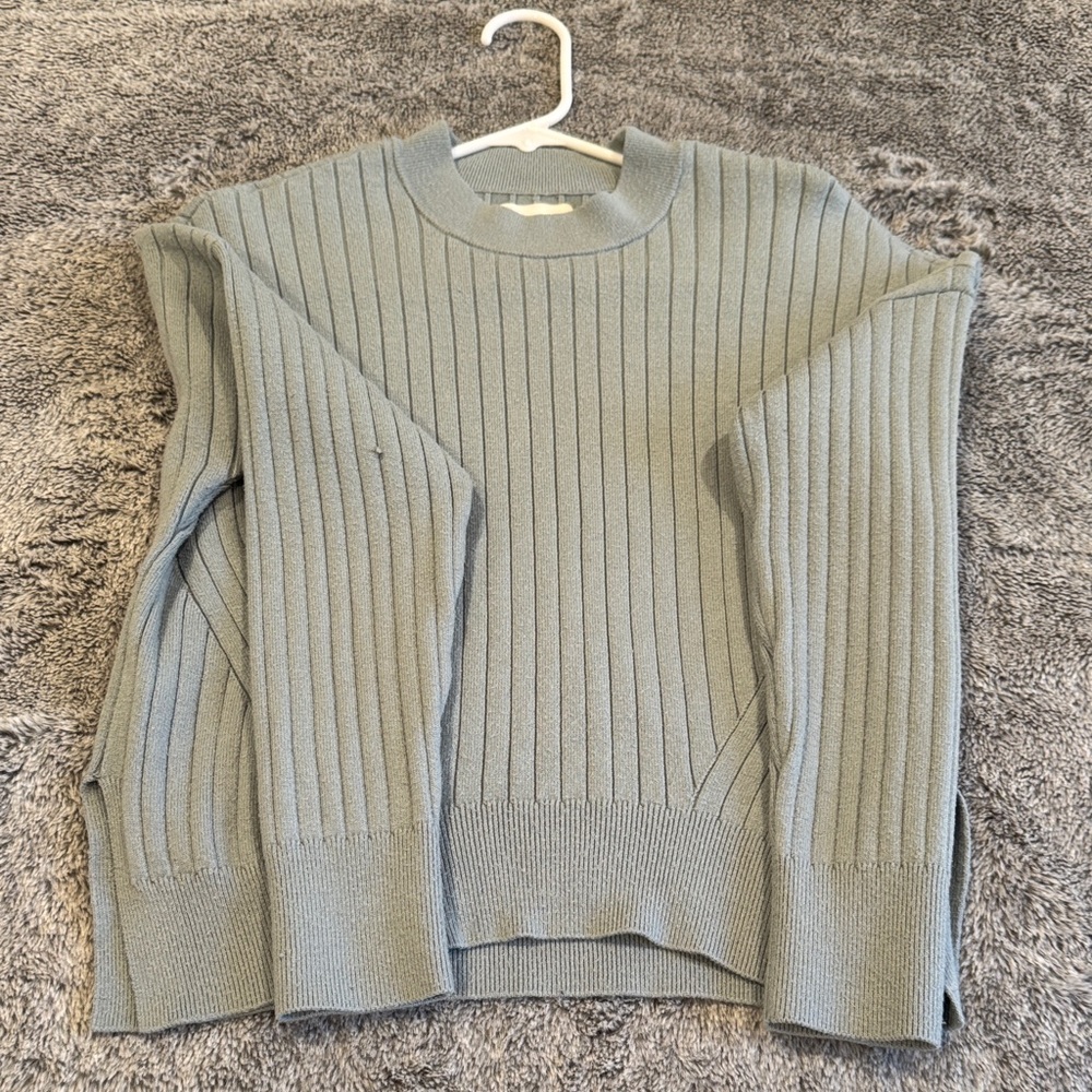Abercrombie & Fitch sweater - Picture 7 of 11